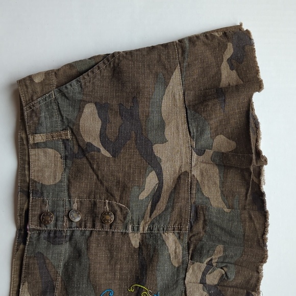 Zoey Beth Embroidered Camo Frayed Hem Pleated Grommet Mini Skirt M Green Y2K - Picture 4 of 16
